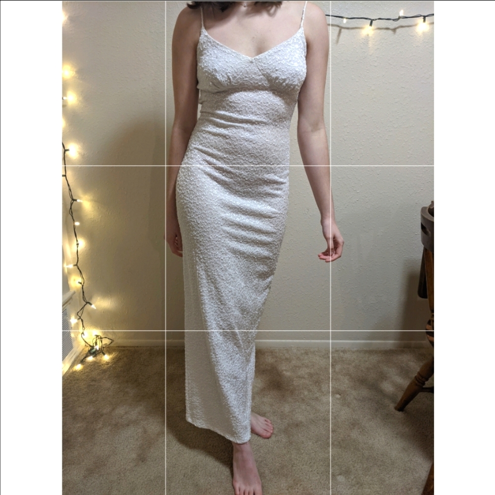 Body Con Wedding Dress with Beautiful Detailing ❤️